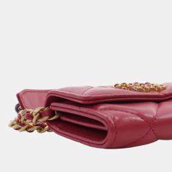 Pre Owned Chanel Red Quilted Lambskin Chanel 19 Card Holder On Chain