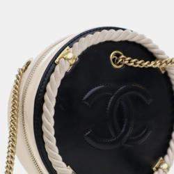 Pre Owned Chanel Black White Crumpled Calfskin En Vogue Round Bag