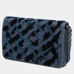 مملوكة مسبقًا Chanel Blue Denim and Velvet Wallet On Chain