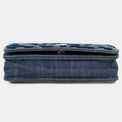 مملوكة مسبقًا Chanel Blue Denim and Velvet Wallet On Chain