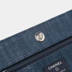 مملوكة مسبقًا Chanel Blue Denim and Velvet Wallet On Chain