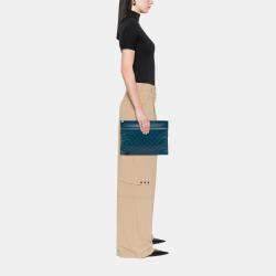 مملوكة مسبقًا Chanel Blue CC Quilted Lambskin Multi Zip Clutch