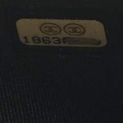 مملوكة مسبقًا Chanel Black Quilted Leather CC Bifold Wallet