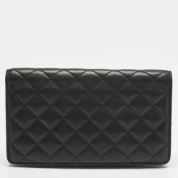 مملوكة مسبقًا Chanel Black Quilted Leather CC Bifold Wallet
