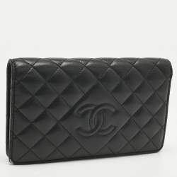 مملوكة مسبقًا Chanel Black Quilted Leather CC Bifold Wallet