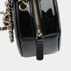 مملوكة مسبقًا Chanel Black Quilted Patent Round As Earth Crossbody