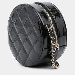 مملوكة مسبقًا Chanel Black Quilted Patent Round As Earth Crossbody
