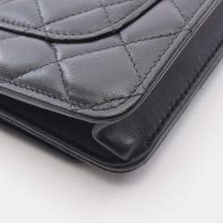 مملوكة مسبقًا Chanel Classic Black Leather Wallet On Chain