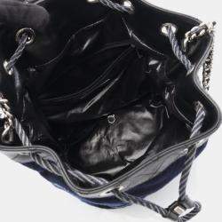 مملوكة مسبقًا Chanel Paris Hamburg Navy/Black Leather and Wool Shoulder Bag