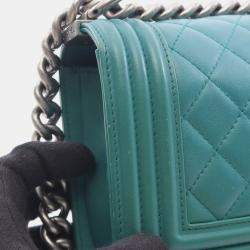مملوكة مسبقًا حقيبة شانيل بوي صغيرة جلد أخضر حقيبة كتف