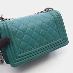 مملوكة مسبقًا حقيبة شانيل بوي صغيرة جلد أخضر حقيبة كتف