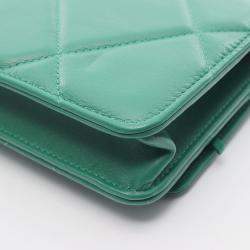 مملوكة مسبقًا حقيبة كتف شانيل 19 جلد أخضر