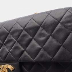 Pre Owned حقيبة كتف شانيل قلاب منفرد جامبو جلد الحملان السوداء