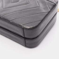 مملوكة مسبقًا حقيبة شانيل شيفرون بيجو جلد أسود كاميرا