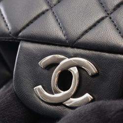 Pre Owned Chanel Classic Double Flap Medium Leather Shoulder Bag