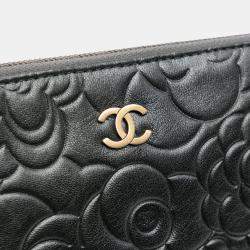 Pre Owned Chanel Black Large CC Embossed Lambskin Camellia O Case Clutch