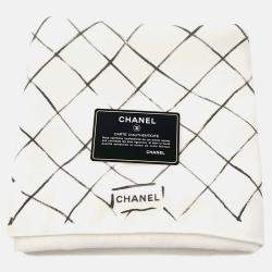 Pre Owned Chanel Matelasse W Flap Chain shoulder Bag Beige Caviar Leather Size 30