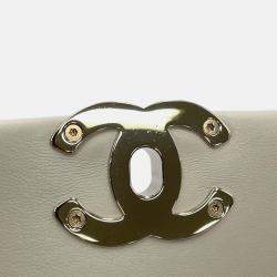 Pre Owned Chanel Matelasse Chain shoulder Off-White Calf Leather