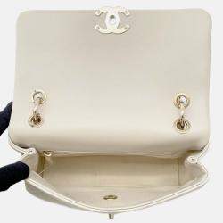 Pre Owned Chanel Matelasse Chain shoulder Off-White Calf Leather