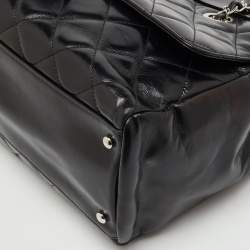 Pre Owned Chanel Black Quilted Crinkled Leather CC Delivery Bag