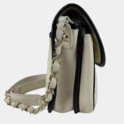 Pre Owned Chanel Matelasse Shoulder Bag In Leather And Metal Off-White Black Gold