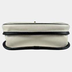 Pre Owned Chanel Matelasse Shoulder Bag In Leather And Metal Off-White Black Gold