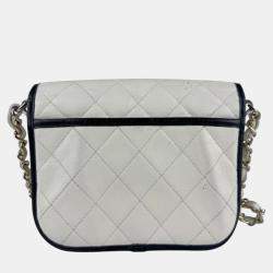 Pre Owned Chanel Matelasse Shoulder Bag In Leather And Metal Off-White Black Gold