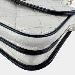 Pre Owned Chanel Matelasse Shoulder Bag In Leather And Metal Off-White Black Gold