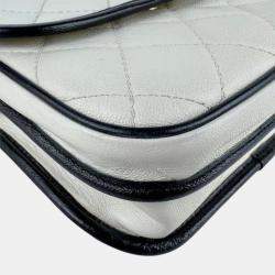 Pre Owned Chanel Matelasse Shoulder Bag In Leather And Metal Off-White Black Gold