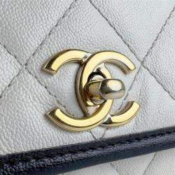 Pre Owned Chanel Matelasse Shoulder Bag In Leather And Metal Off-White Black Gold