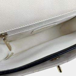 Pre Owned Chanel Matelasse Shoulder Bag In Leather And Metal Off-White Black Gold