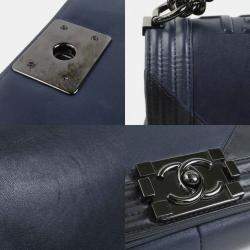 مملوكة مسبقًا Chanel Boy Chanel Metal Navy Black Leather Shoulder Bag