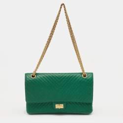 Pre Owned Chanel Green Chevron Leather Classic 226 Reissue 2.55 Flap Bag