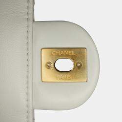 Pre Owned Chanel White Small Chic Pearls Flap