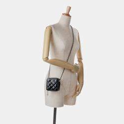 Pre Owned Chanel Black CC Quilted Patent Diamond Resin Clutch With Chain