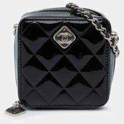 Pre Owned Chanel Black CC Quilted Patent Diamond Resin Clutch With Chain