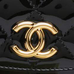 Pre Owned Chanel Black Mini CC Quilted Patent Leather Top Handle Clutch with Chain