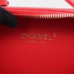 مملوكة مسبقًا حقيبة شانيل جلد أحمر فيليجري صغيرة للكتف