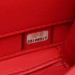 مملوكة مسبقًا حقيبة شانيل جلد أحمر فيليجري صغيرة للكتف