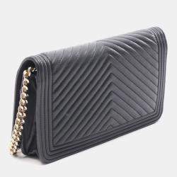 مملوكة مسبقًا حقيبة شانيل بوي جلد أسود كروس بودي