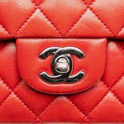 Pre Owned Chanel Red Medium Classic Lambskin Double Flap