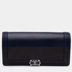 Pre Owned Chanel Black Navy Blue Bicolor Lambskin Boy Clutch