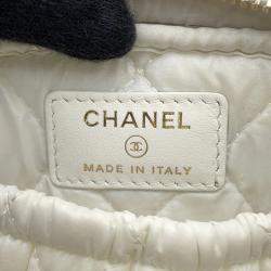 مملوكة مسبقًا Chanel Matelasse Pouch White Caviar Leather