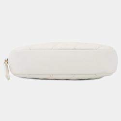 مملوكة مسبقًا Chanel Matelasse Pouch White Caviar Leather