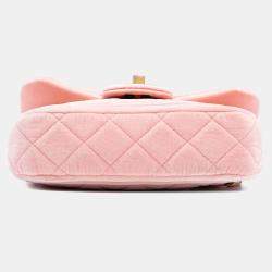 Pre Owned حقيبة شانيل صغيرة وردية من المخمل المبطن بإطار مزدوج وقلاب