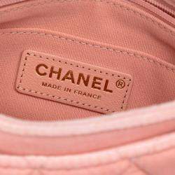 Pre Owned حقيبة شانيل صغيرة وردية من المخمل المبطن بإطار مزدوج وقلاب