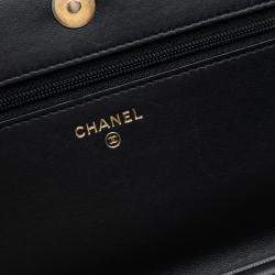 Pre Owned Chanel Black Chevron Quilted Calfskin Boy Wallet On Chain