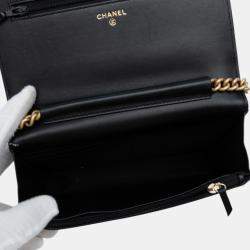 Pre Owned Chanel Black Chevron Quilted Calfskin Boy Wallet On Chain