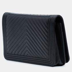 Pre Owned Chanel Black Chevron Quilted Calfskin Boy Wallet On Chain