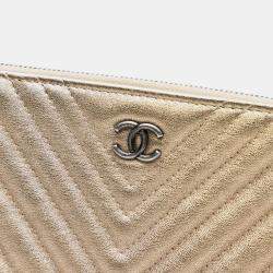 Pre Owned Chanel Gold Medium Chevron Metallic Calfskin O Case Clutch